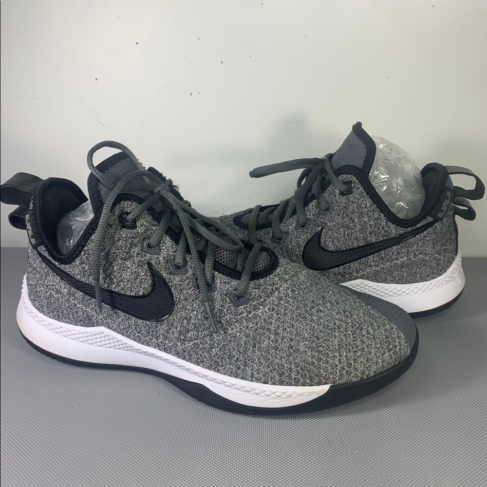AO4433-002 Nike LeBron Witness III Basketball Dark Grey/Black-White Size 10.5